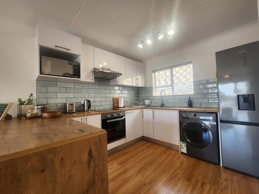 To Let 2 Bedroom Property for Rent in Big Bay Western Cape